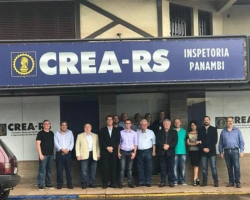 Vista dos prédios onde iniciou e está hoje instalada