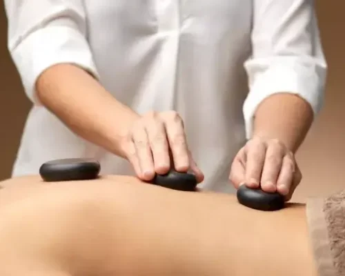 Massagem com  Pedras Quentes