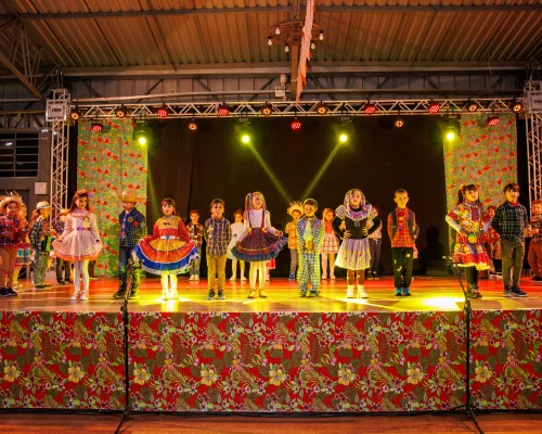 Uma noite de alegria e tradição na Festa de São João do Colégio