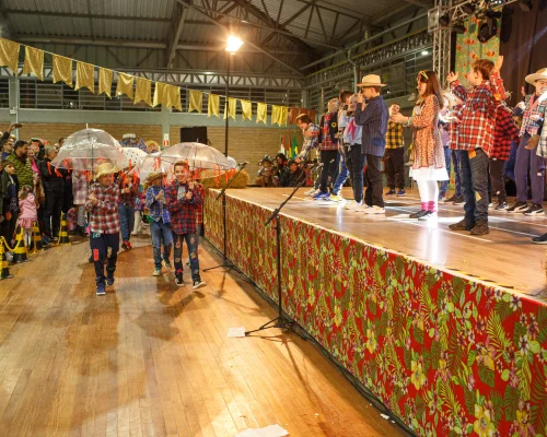 Uma noite de alegria e tradição na Festa de São João do Colégio