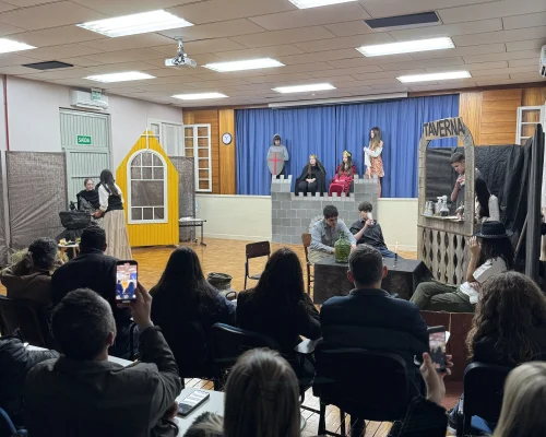 Alunos encenam a Idade Média em projeto interdisciplinar