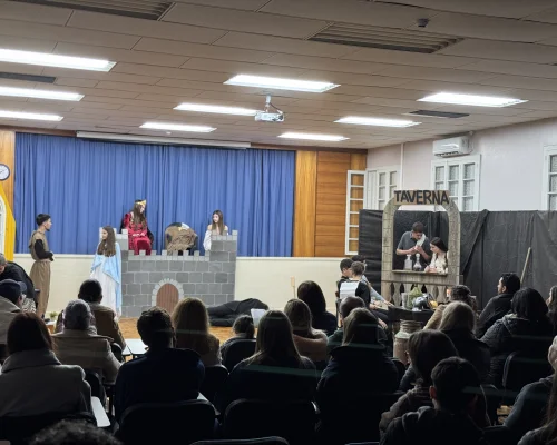 Alunos encenam a Idade Média em projeto interdisciplinar