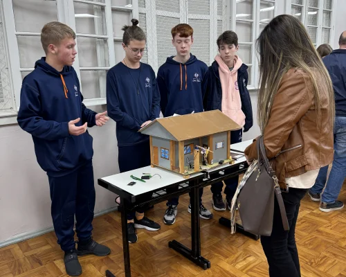 Alunos do 9º ano apresentam projetos com Micro:bit