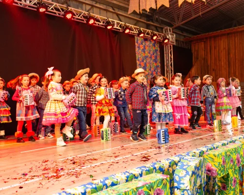 Tradição, alegria e integração marcam a Festa Junina do Colégio