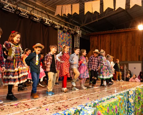 Tradição, alegria e integração marcam a Festa Junina do Colégio