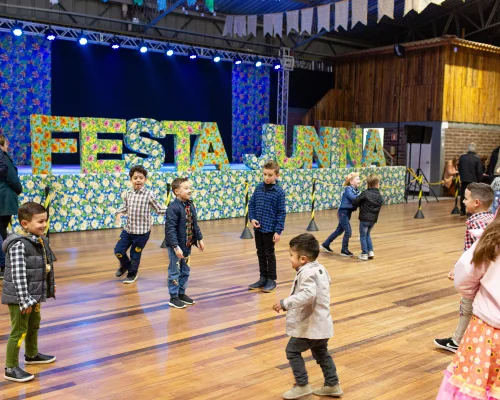 Tradição, alegria e integração marcam a Festa Junina do Colégio