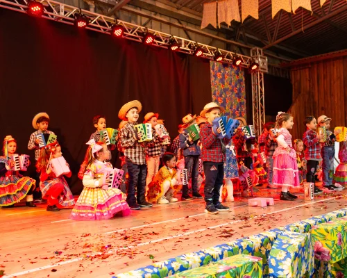 Tradição, alegria e integração marcam a Festa Junina do Colégio