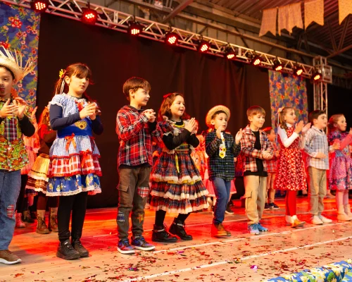 Tradição, alegria e integração marcam a Festa Junina do Colégio