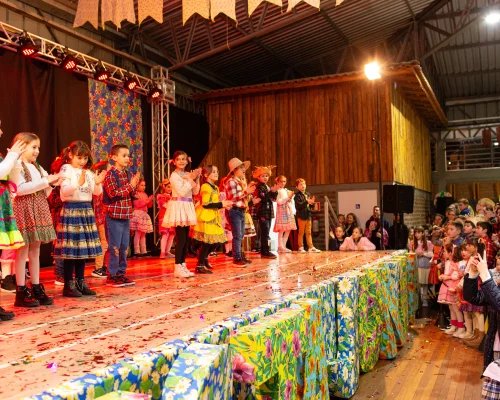 Tradição, alegria e integração marcam a Festa Junina do Colégio