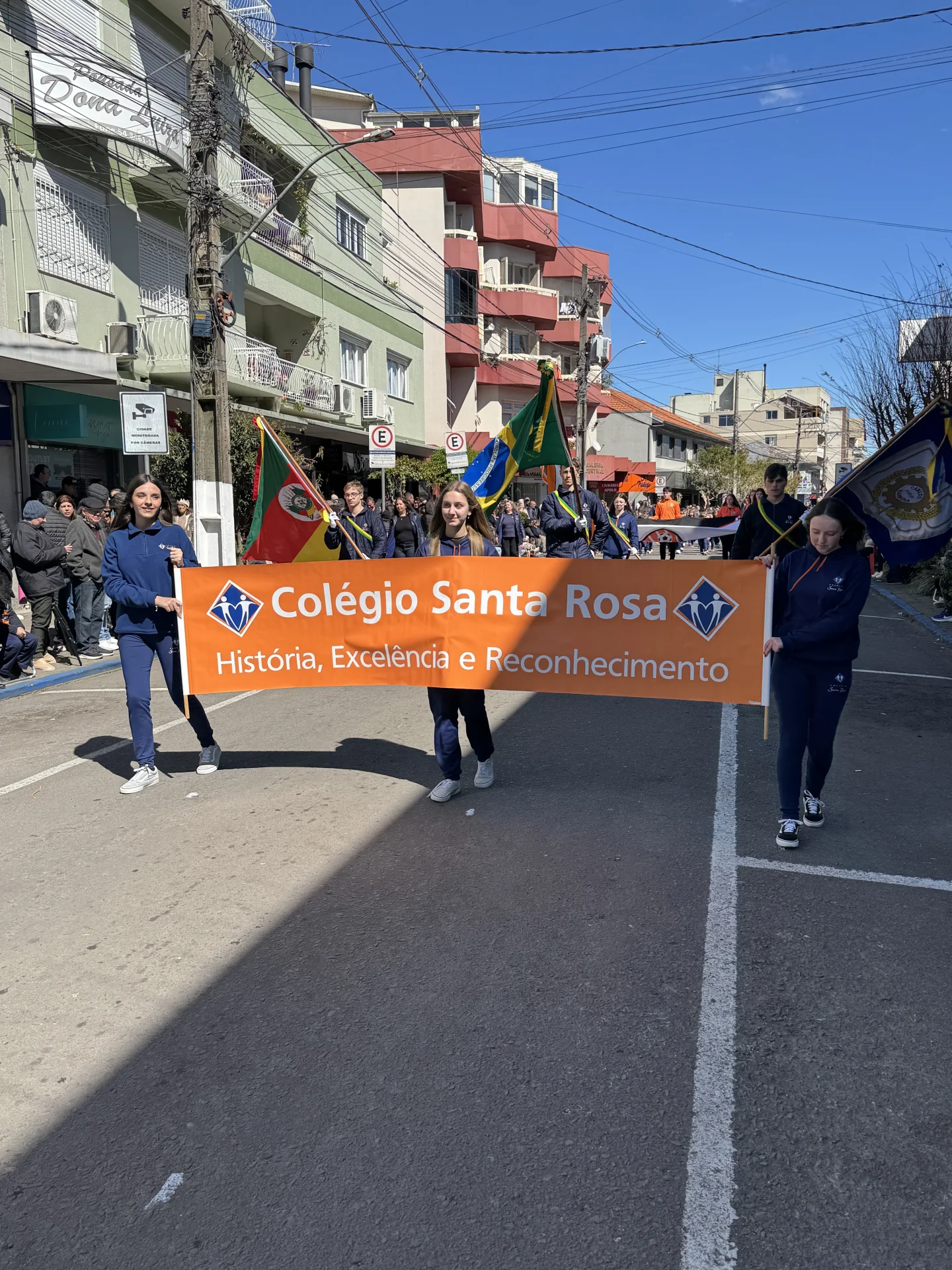 Colégio Santa Rosa participa do Desfile de 7 de Setembro
