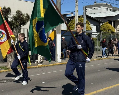 Colégio Santa Rosa participa do Desfile de 7 de Setembro