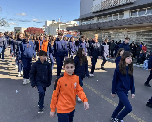 Colégio Santa Rosa participa do Desfile de 7 de Setembro