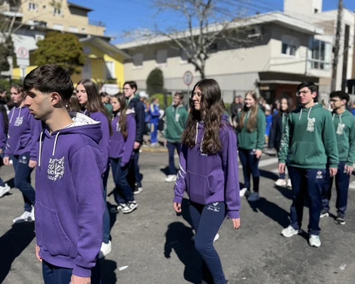 Colégio Santa Rosa participa do Desfile de 7 de Setembro