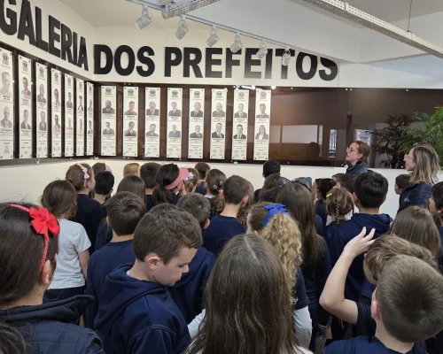 Alunos dos 2º anos visitam a Prefeitura de Carlos Barbosa