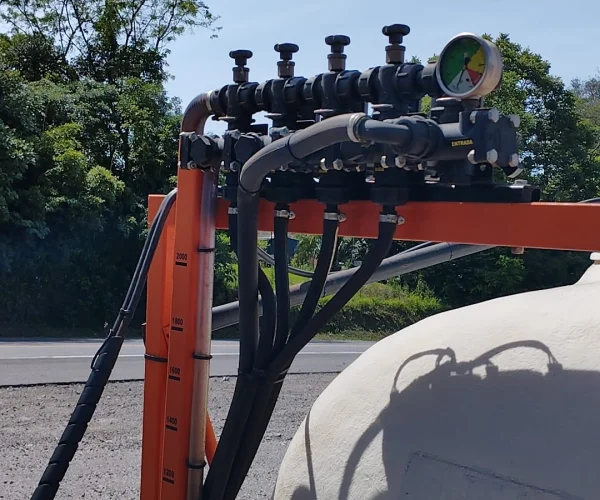 PULVERIZADOR JACTO 2000L