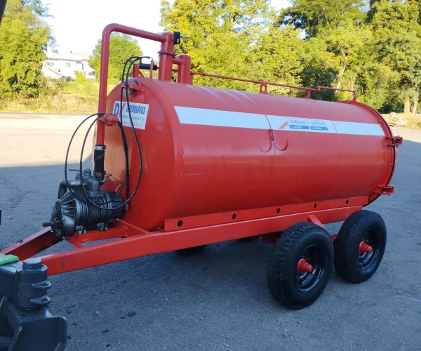 DISTRIBUIDOR DE ADUBO LÍQUIDO 4000L