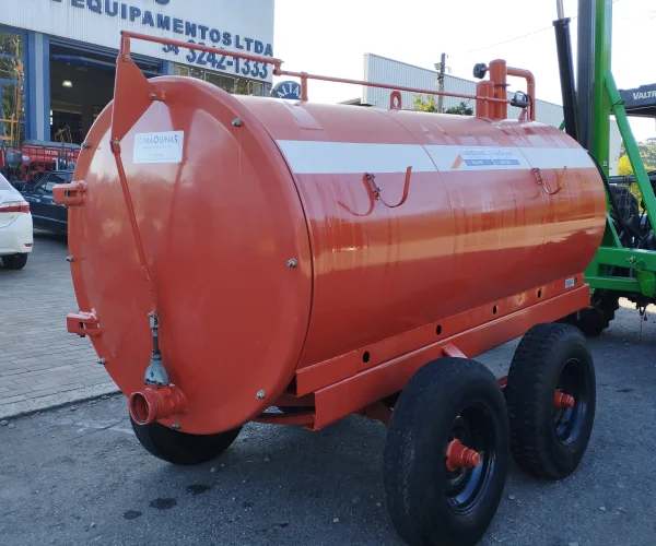 DISTRIBUIDOR DE ADUBO LÍQUIDO 4000L