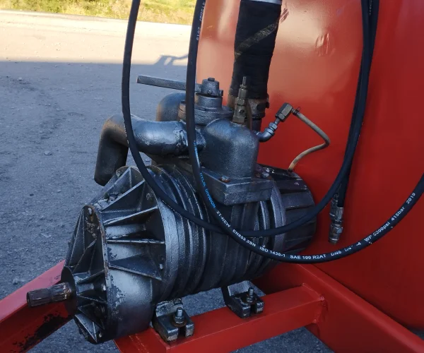 DISTRIBUIDOR DE ADUBO LÍQUIDO 4000L