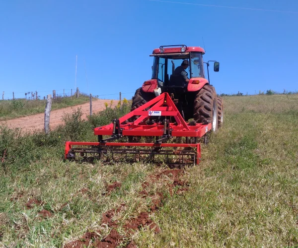 ARADO ESCARIFICADOR SUBSOLADOR HIDRÁULICO