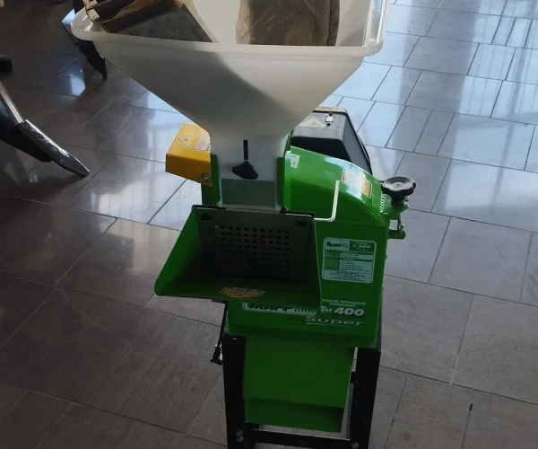 TRITURADOR FORRAGEIRO TRAPP TRF 400 SUPER