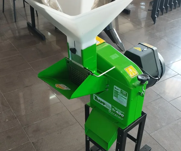 TRITURADOR FORRAGEIRO TRAPP TRF 400 SUPER