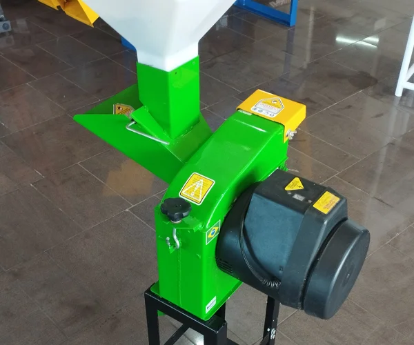 TRITURADOR FORRAGEIRO TRAPP TRF 400 SUPER