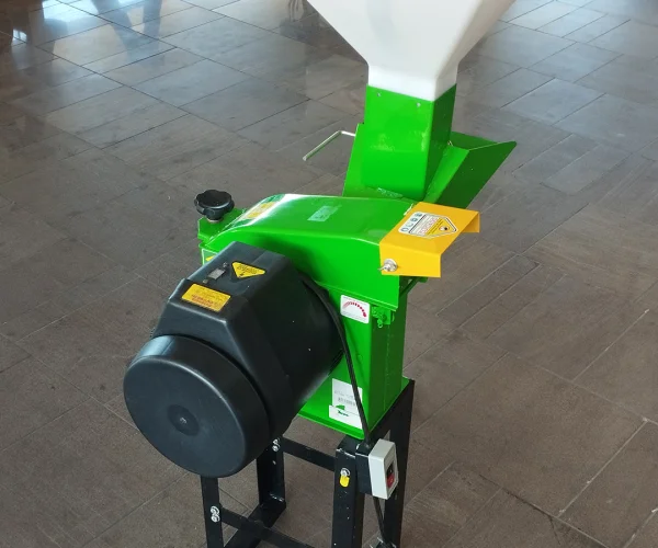 TRITURADOR FORRAGEIRO TRAPP TRF 400 SUPER