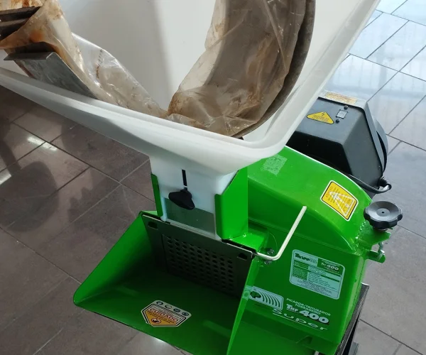 TRITURADOR FORRAGEIRO TRAPP TRF 400 SUPER