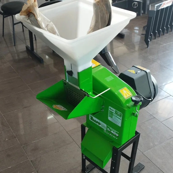 TRITURADOR FORRAGEIRO TRAPP TRF 400 SUPER