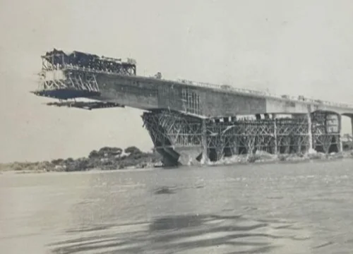 Por que a ponte Juscelino Kubistchek caiu?