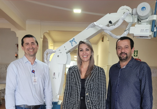 Hospital recebe oficialmente novo aparelho de raio X móvel
