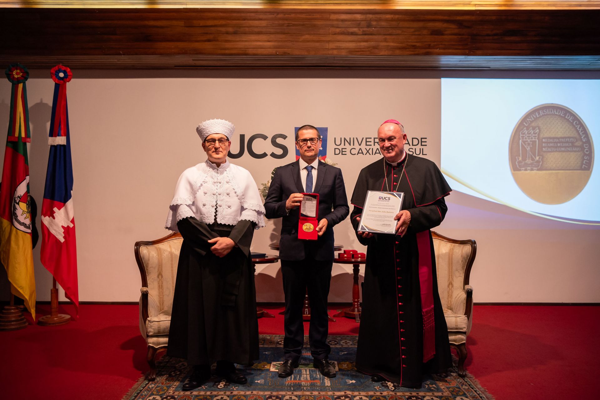 UCS homenageia Hospital São João Batista com Mérito Comunitário