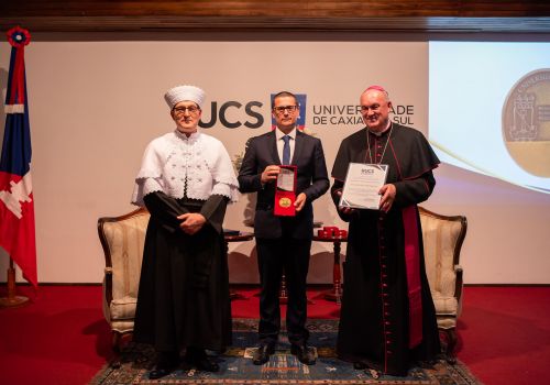 UCS homenageia Hospital São João Batista com Mérito Comunitário
