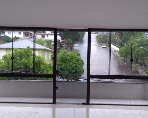 Fechamentos em Vidro Temperado Ou Laminado