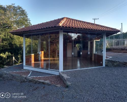 Fechamentos em Vidro Temperado Ou Laminado