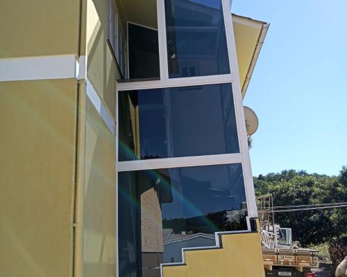 Fechamentos em Vidro Temperado Ou Laminado