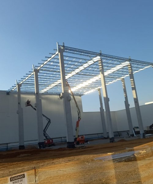Terças de cobertura e fechamento lateral