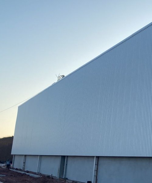 Telhas trapezoidais para cobertura e fechamento lateral