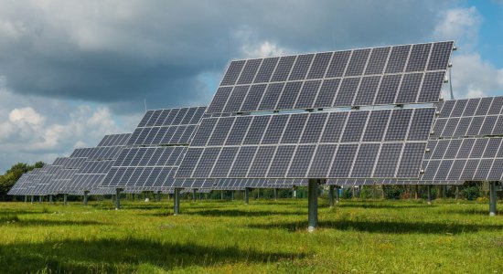 Metade da capacidade instalada em 2021 foi de solar, aponta BNEF